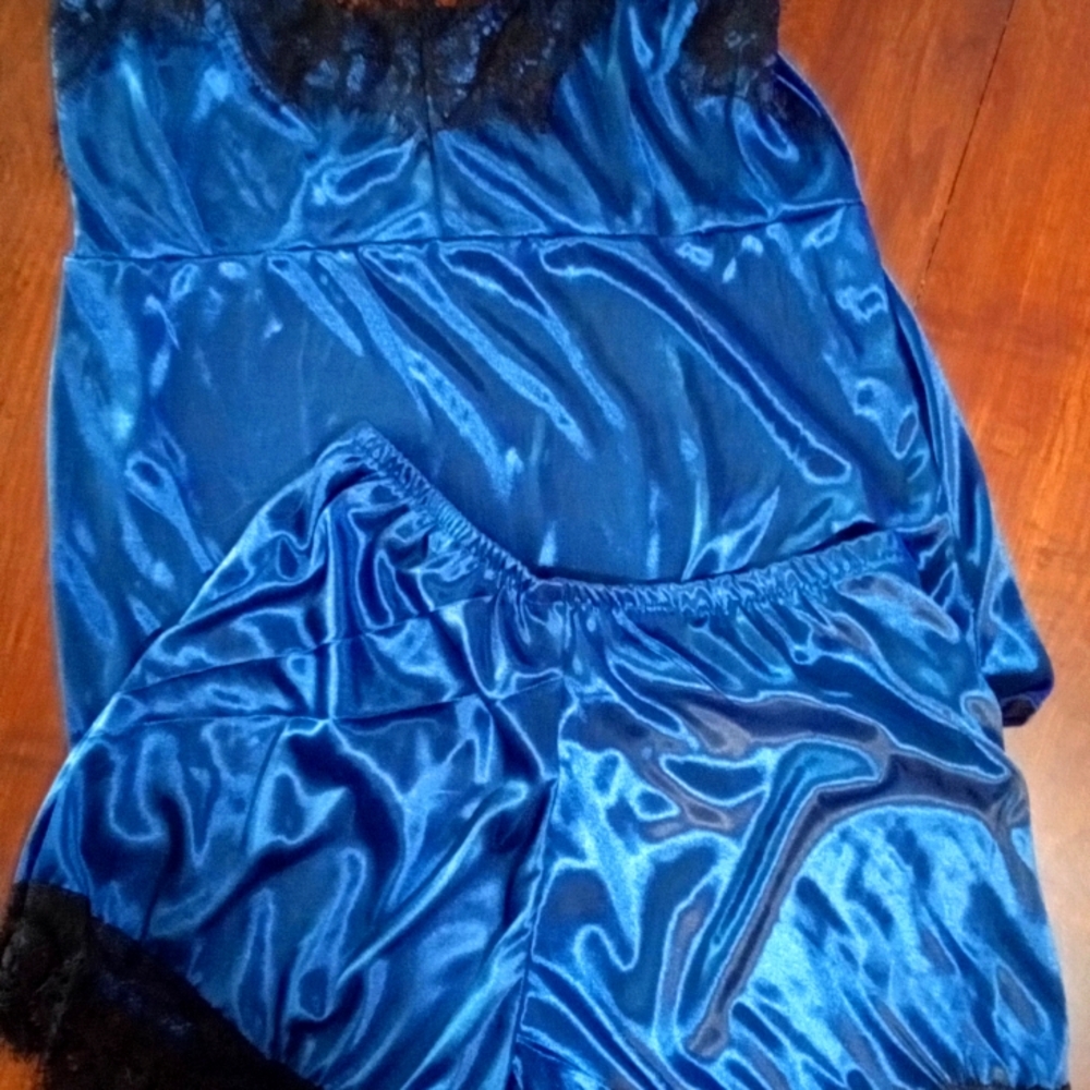 Silky blue lace sleep set